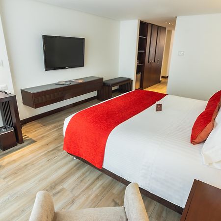 Best Western Plus 93 Park Hotel Богота Екстериор снимка A room at the hotel