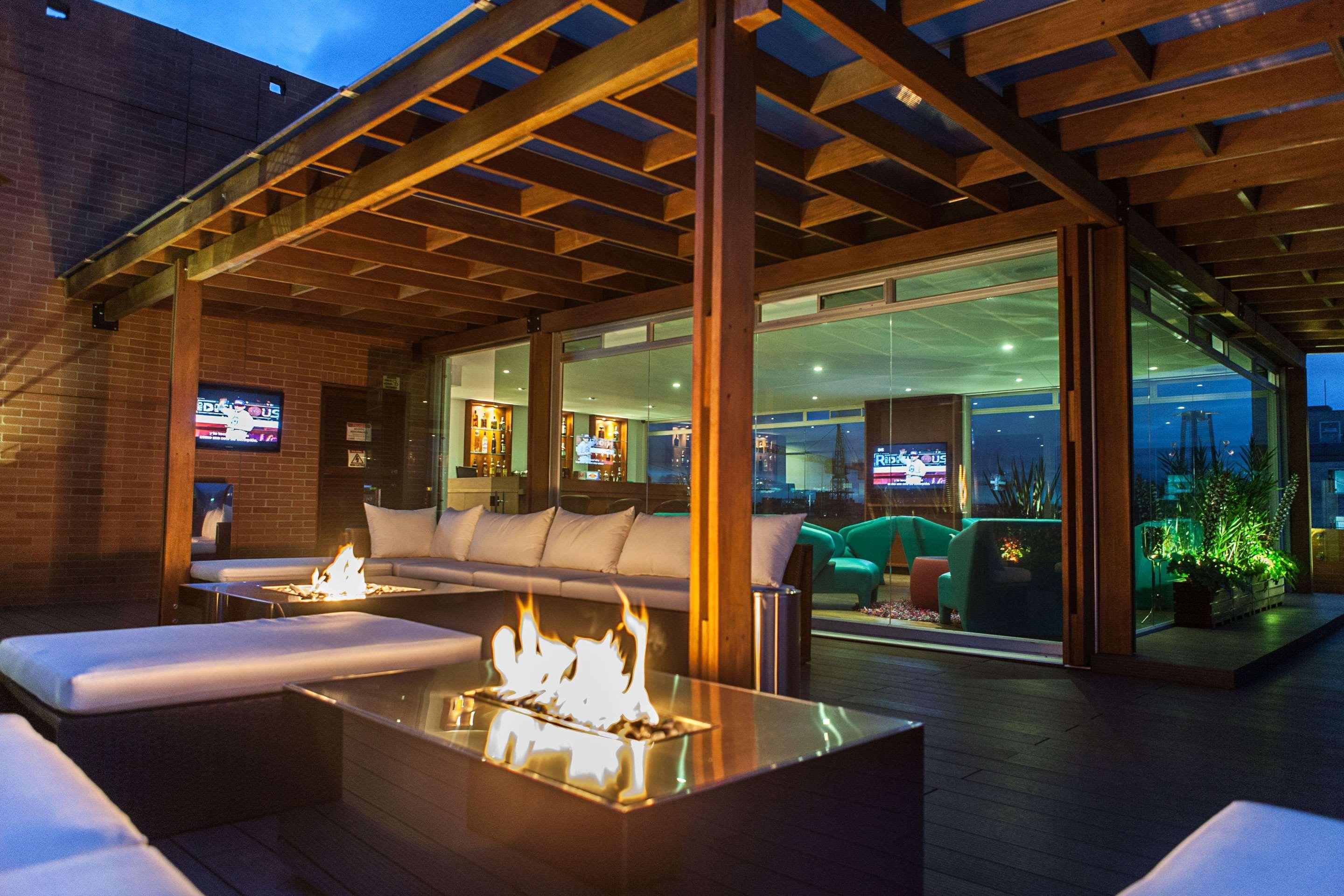 Best Western Plus 93 Park Hotel Богота Екстериор снимка The Sky Bar