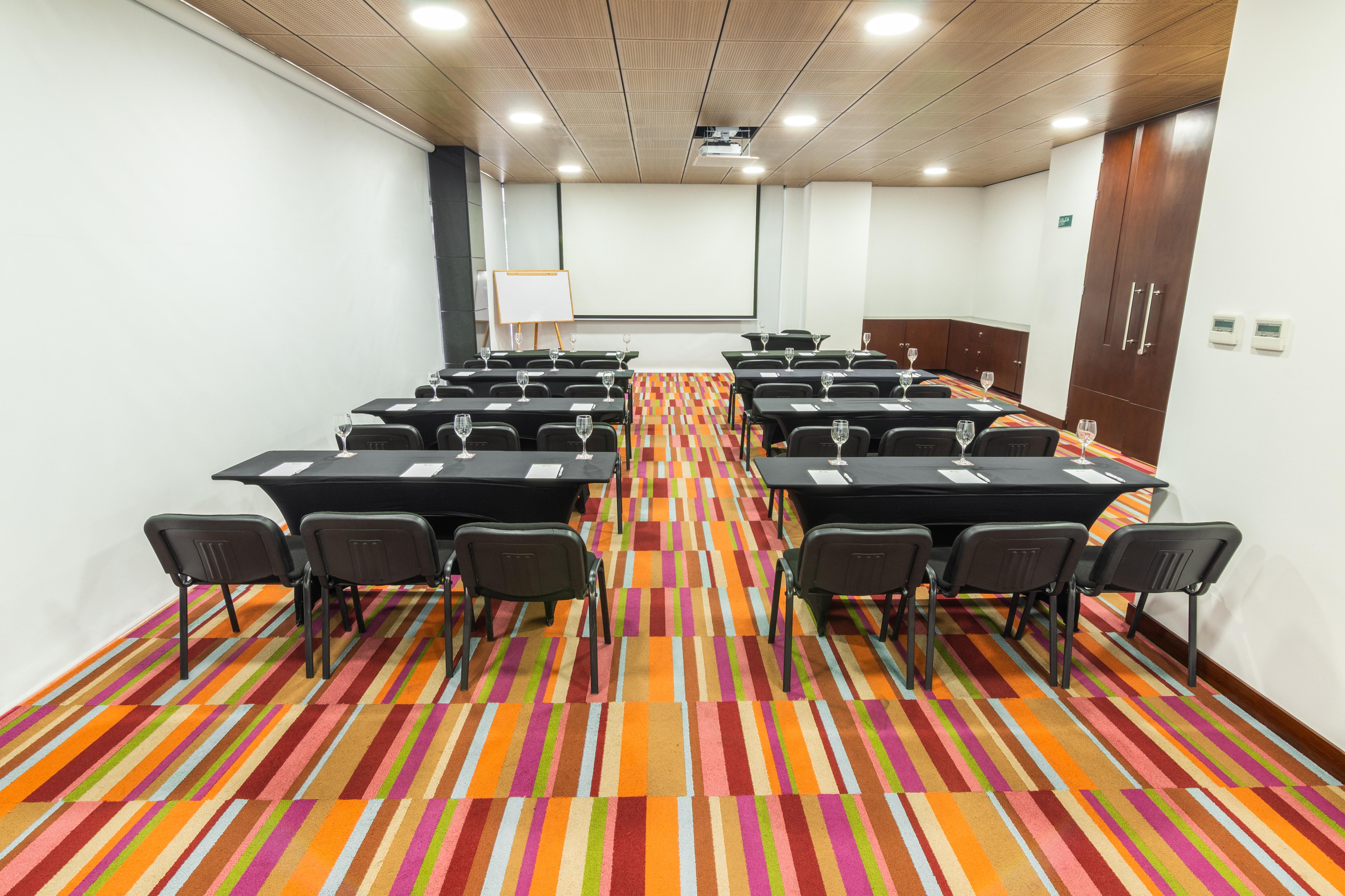 Best Western Plus 93 Park Hotel Богота Екстериор снимка Meeting room at the hotel