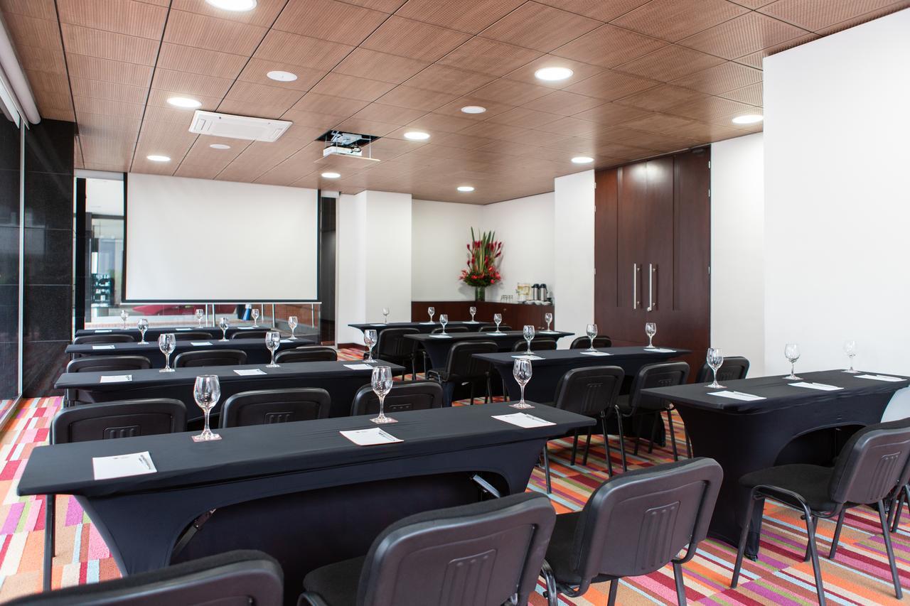 Best Western Plus 93 Park Hotel Богота Екстериор снимка Meeting room at the hotel